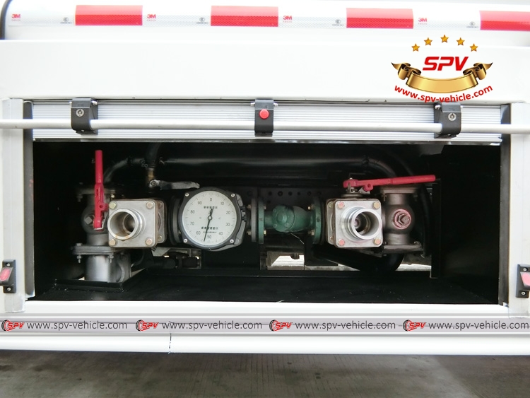 Stainless Steel Fuel Tank Truck ISUZU (capacity: 4,000 liters) Mechnical Pump System 2